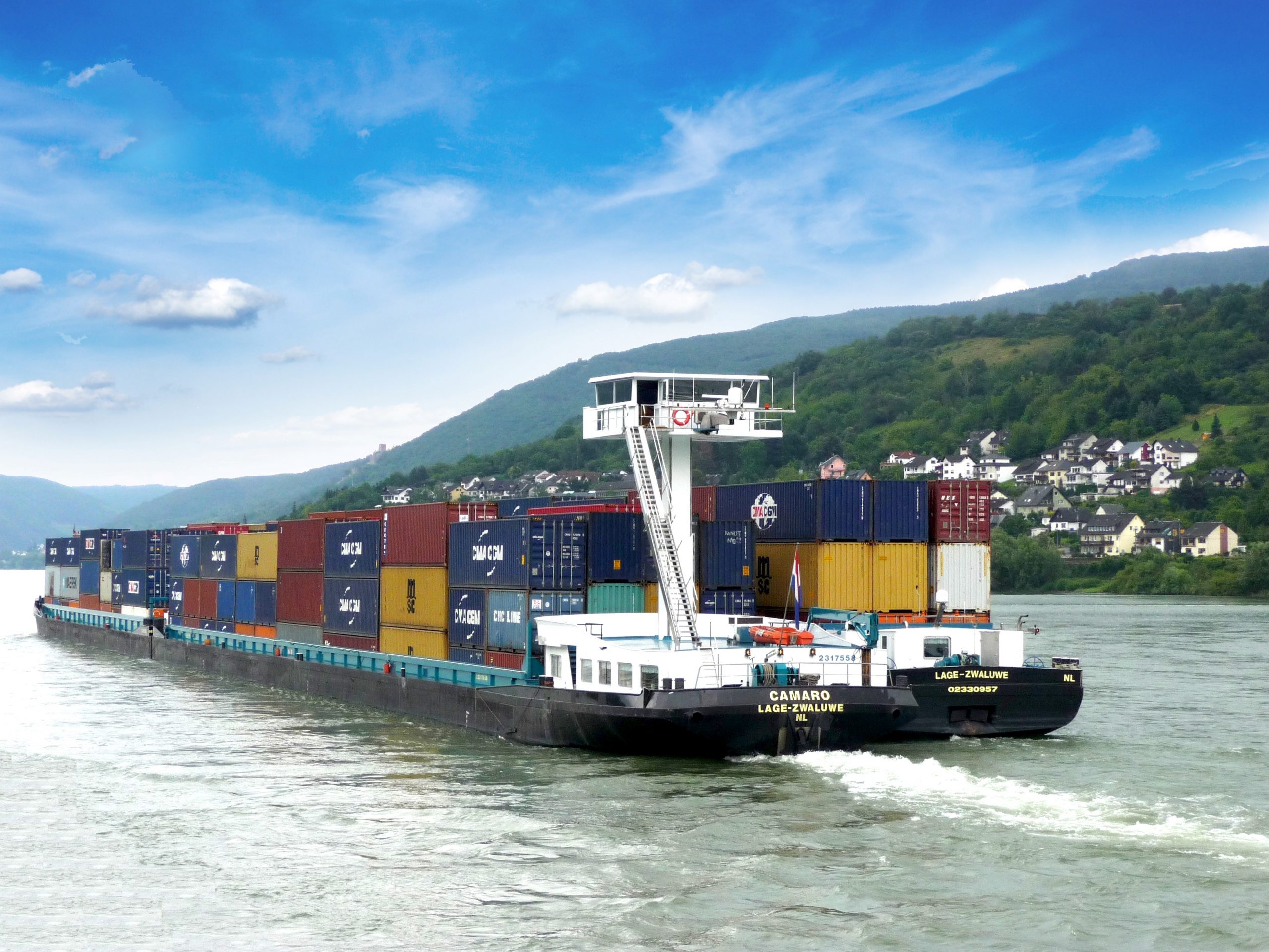 Phương thức sà lan container giúp tối ưu hóa thời gian và hiệu suất vận chuyển.